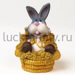 КОПИЛКА КРОЛИК В КРЕСЛЕ 14CM В КОР. в кор.24шт ― Luckfamily.ru