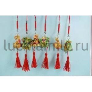 ПОДВЕСКА ДРАКОН С КИСТОЧКОЙ, В АССОРТ. В КОР. 3,6СМ УП-24ШТ в кор.48уп ― Luckfamily.ru
