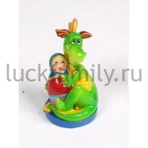 ФИГУРКА ДРАКОН С МАТРЕШКОЙ 6СМ В КОР. УП-6ШТ в кор.48уп ― Luckfamily.ru