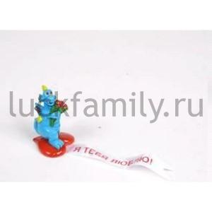 ФИГУРКА С ЛЕНТОЙ ДРАКОН С БУКЕТОМ 4,5СМ В КОР. УП-24ШТ в кор.30уп ― Luckfamily.ru