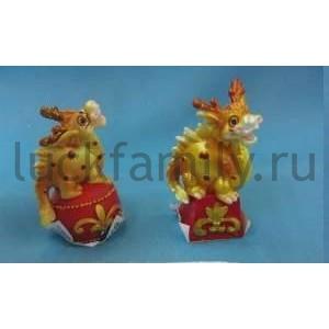 ФИГУРКА ДРАКОН НА ШАРЕ, В АССОРТ. В КОР. УП-4ШТ в кор.81уп ― Luckfamily.ru