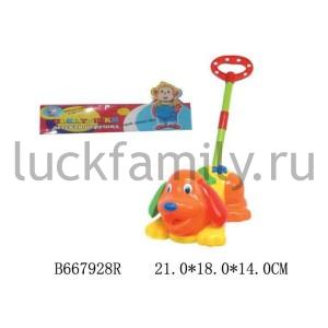 КАТАЛКА-СОБАКА С РУЧКОЙ, ПИЩИТ, ЦВЕТ В АССОРТ. 718-1 В ПАК. (РУСС. УП.) 21*18*14СМ в кор.2*18шт ― Luckfamily.ru