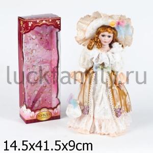 КУКЛА ФАРФОР 40СМ, ПЛАСТ. ПОДСТАВКА В РУСС. КОР. в кор.12шт ― Luckfamily.ru