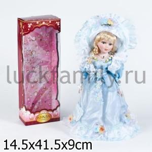 КУКЛА ФАРФОР 40СМ, ПЛАСТ. ПОДСТАВКА В РУСС. КОР. в кор.12шт ― Luckfamily.ru