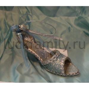 НОВОГОДНЕЕ УКРАШЕНИЕ ПОДВЕСКА ТУФЕЛЬКА 12СМ, ЦВЕТ СЕРЕБРЯНЫЙ В ПАК. в кор.9*18шт ― Luckfamily.ru