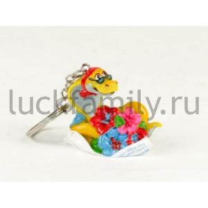 БРЕЛОК СИМВОЛ ГОДА ЗМЕЯ В ОЧКАХ С БУКЕТОМ ЦВЕТОВ, 4,5*2,7*4СМ В КОР. УП-24ШТ в кор.40уп ― Luckfamily.ru