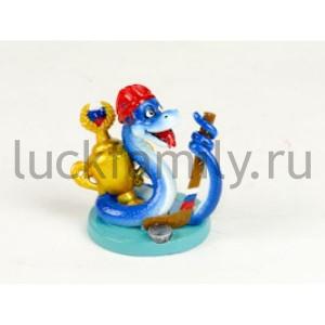 ФИГУРКА СИМВОЛ ГОДА ЗМЕЯ-ХОККЕИСТ С КЛЮШКОЙ И КУБКОМ, 5,9*4,7*6СМ В КОР. УП-8ШТ в кор.36уп ― Luckfamily.ru