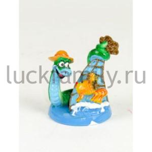 ФИГУРКА СИМВОЛ ГОДА ЗМЕЯ-РЫБАК С ЗОЛОТОЙ РЫБКОЙ, 5,5*4,9*6СМ В КОР. УП-8ШТ в кор.36уп ― Luckfamily.ru
