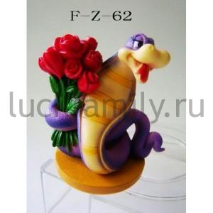 ФИГУРКА ЗМЕЯ С БУКЕТОМ РОЗ, 6,5*4,5*7СМ В КОР. в кор.96шт ― Luckfamily.ru