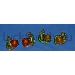 ПОДСВЕЧНИК ЗМЕЯ В КОРОНЕ 4*3,5*4СМ, В АССОРТ. УП-8ШТ в кор.54уп ― Luckfamily.ru