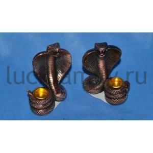 ПОДСВЕЧНИК СИМВОЛ ГОДА ЗМЕЯ 4,8*2,8*7,2СМ, ЦВЕТ МЕДНЫЙ, В АССОРТ. УП-12ШТ в кор.16уп ― Luckfamily.ru