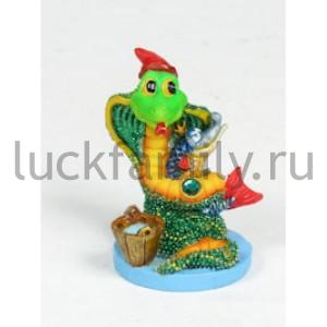ФИГУРКА СИМВОЛ ГОДА ЗМЕЯ-ЕМЕЛЯ СО ЩУКОЙ 5*4.5*6.5СМ В КОР. УП-24ШТ в кор.10уп ― Luckfamily.ru