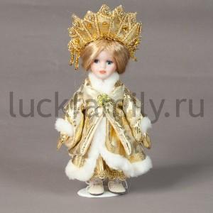 СНЕГУРОЧКА КЕРАМИЧ. В ЗОЛОТОМ 20СМ НА ПОДСТАВКЕ В РУСС. КОР. в кор.72шт ― Luckfamily.ru